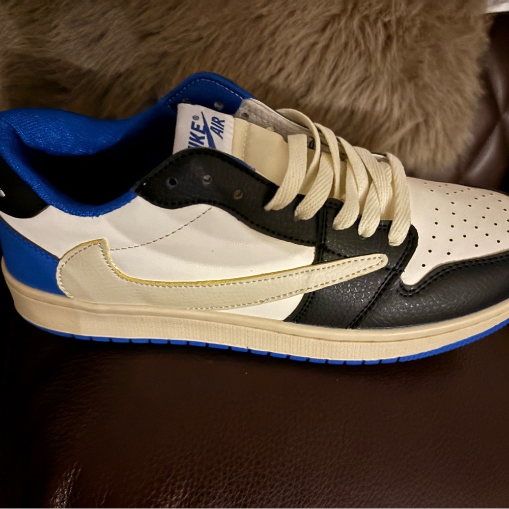Nike Men's Black, White, and Blue Sneakers